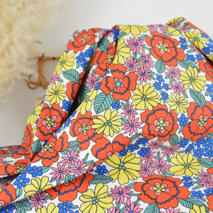 Tissu canva Belonia type bachette motif fleurs rouges et jaunes fond écru