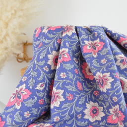 Tissu canva Shirine type bachette motif fleurs roses fond bleu