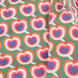 Tissu canva Granny type bachette motif pommes fond vert