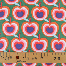 Tissu canva Granny type bachette motif pommes fond vert