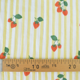 Tissu double gaze de coton Gariguette motif fraises et rayures jaunes