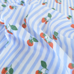 Tissu double gaze de coton Gariguette motif fraises et rayures bleues