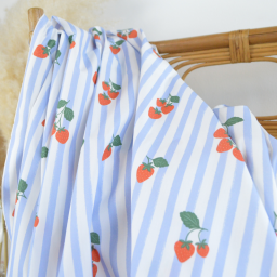 Tissu Popeline de coton Gariguette motif fraises et rayures bleues - OEKO TEX