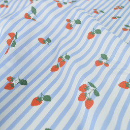 Tissu Popeline de coton Gariguette motif fraises et rayures bleues - OEKO TEX