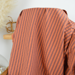 Tissu seersucker à rayures larges - Caramel et Aubergine