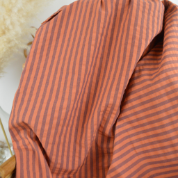 Tissu seersucker à rayures larges - Caramel et Aubergine