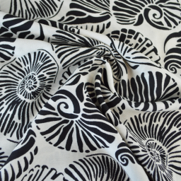 Tissu popeline de viscose motif coquillages noirs fond blanc