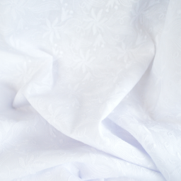 Tissu voile de coton brodé Léandro motif fleurs fond blanc