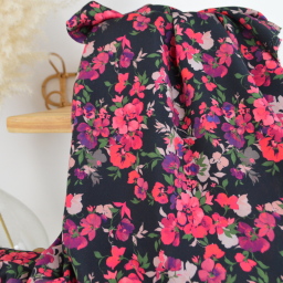 1 coupon de 82 cm de Tissu popeline de viscose Ecovero - motif fleurs fuchsia fond noir