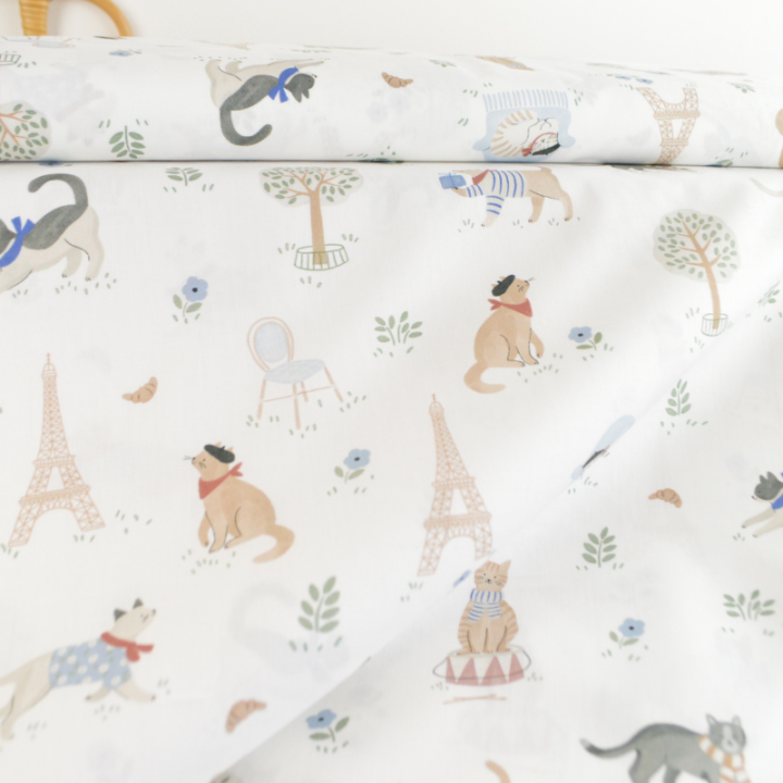 Tissu popeline de coton motif chats et fleurs fond blanc - Vive la France