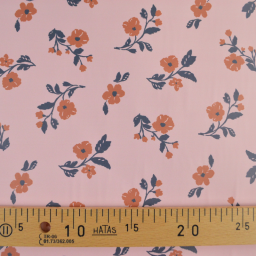 1 coupon de 45 cm de Tissu imperméable Alina type ciré de pluie motif fleurs fond Nude