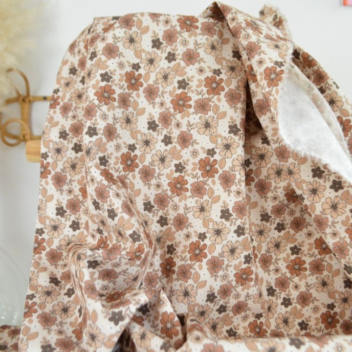 Tissu popeline Léonce fleurs caramel et beige fond écru
