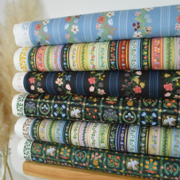 Tissu Rifle Paper motif rayures roses, bordeaux et vertes - Collection Gracie