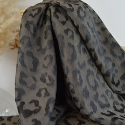 Tissu viscose jacquard motif léopard chocolat