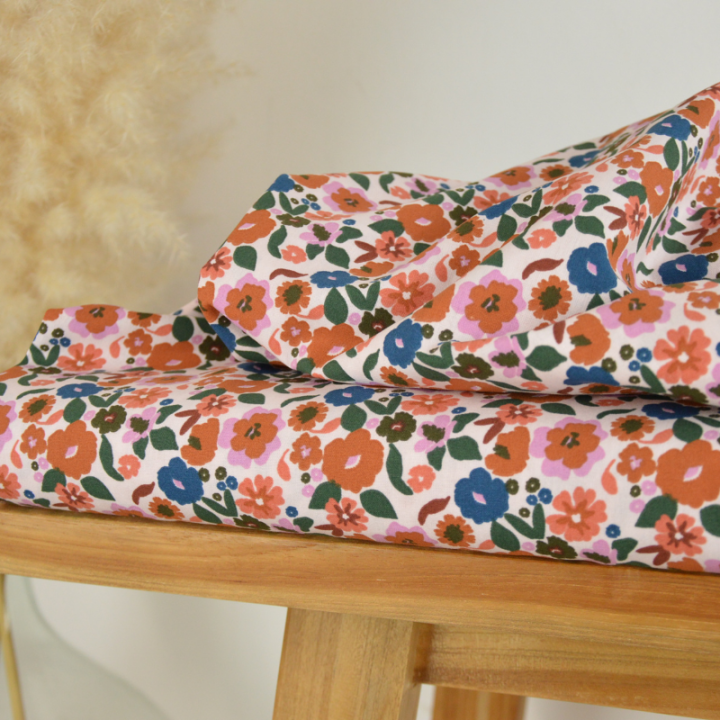 Tissu cretonne coton Jany motif fleurs camel et écru – OEKO TEX