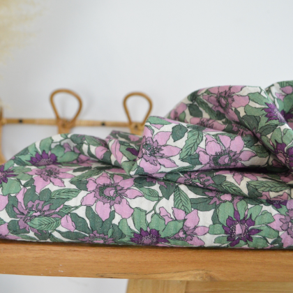 Seersucker motif Fleurs prune et vertes fond écru