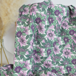 1 coupon de 1m90 -  Seersucker motif Fleurs prune et vertes fond écru
