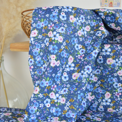 Tissu cretonne coton Marvina motif fleurs fond marine – OEKO TEX