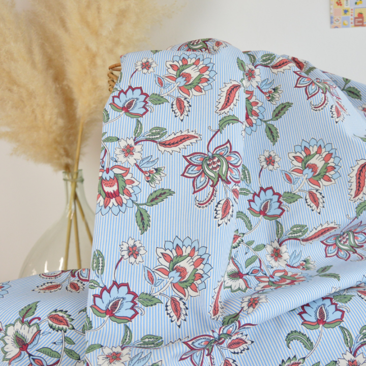 Tissu cretonne coton Panji fleurs et rayures ecru et bleu - OEKO TEX