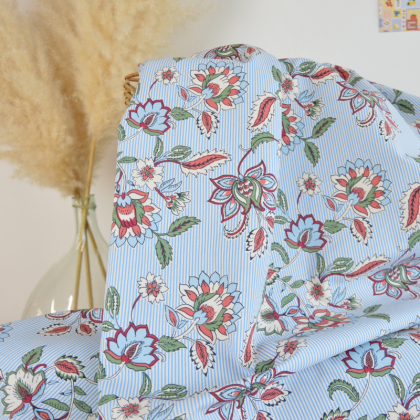 Tissu cretonne coton Panji fleurs et rayures ecru et bleu - OEKO TEX