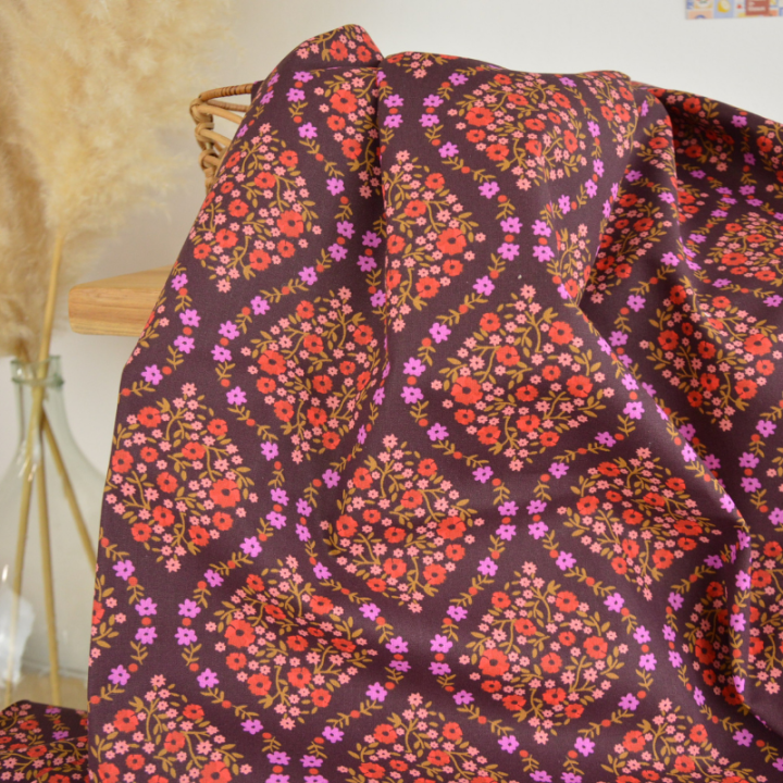 Tissu cretonne coton Albane motif fleurs fond bordeaux - OEKO TEX