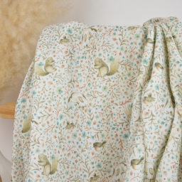 Tissu double gaze coton Alba – Écureuils, lapins et fleurs