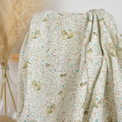 Tissu double gaze coton Alba – Écureuils, lapins et fleurs