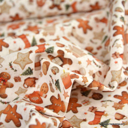 Tissu cretonne coton de Noël Mikongi motif Pain d’épices et gourmandises – OEKO TEX