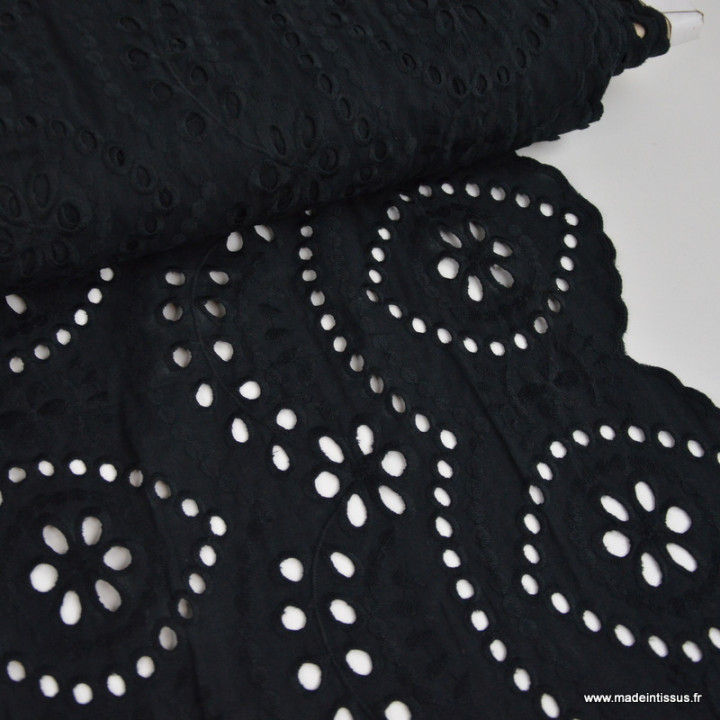 Voile de coton brodé Gaspard motif fleurs noires