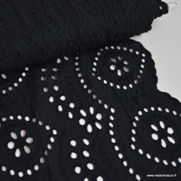 Voile de coton brodé Gaspard motif fleurs noires