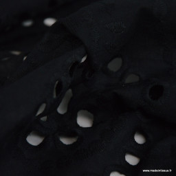 Voile de coton brodé et festonné Gaspard motif fleurs noires