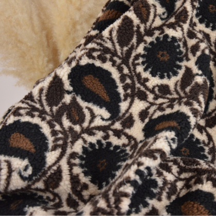 Tissu sherpa écru motif floral cachemire noir et chocolat