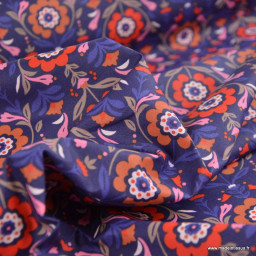 Tissu coton enduit Reine motif fleurs rouges fond bleu