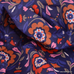 Tissu coton enduit Reine motif fleurs rouges fond bleu