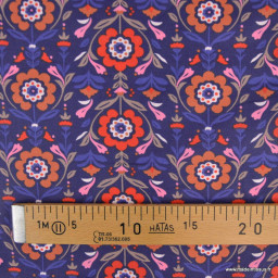 Tissu coton enduit Reine motif fleurs rouges fond bleu