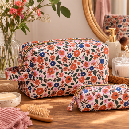 Tissu coton enduit Jany motif fleurs camel et bleu fond écru