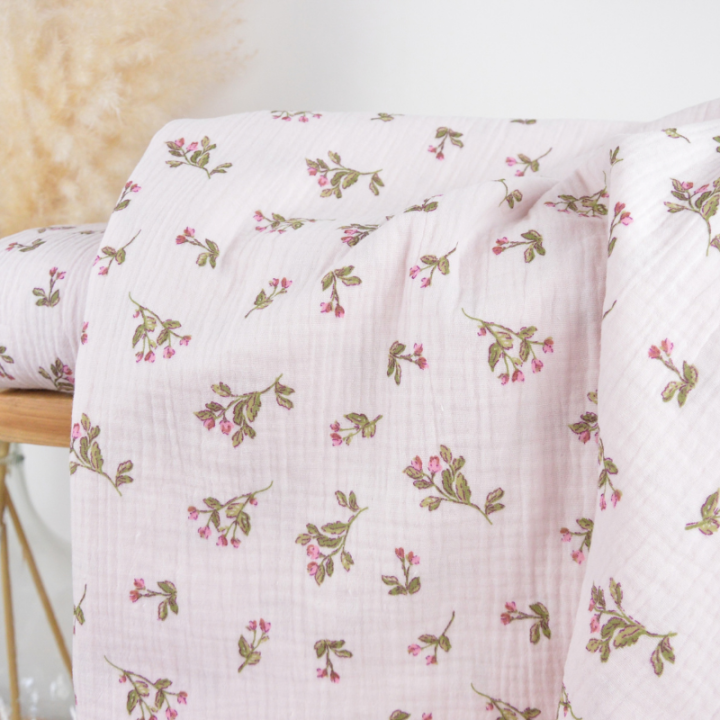 Tissu double gaze de coton Souella motif fleurs fond rose morganite