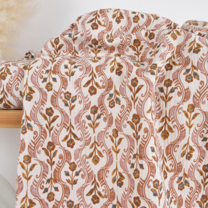 Tissu double gaze de coton Kandla motif fleurs camel fond latté