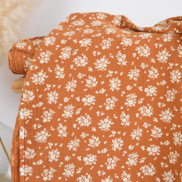Tissu double gaze de coton Osma motif fleurs blanches fond écureuil