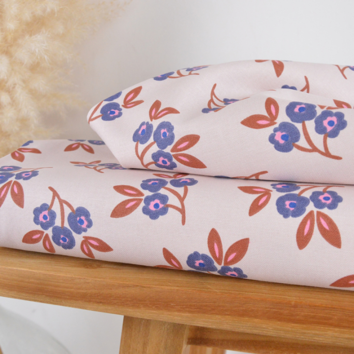 Tissu canva Macia type bachette motif fleurs bleues et caramel - OKEO TEX