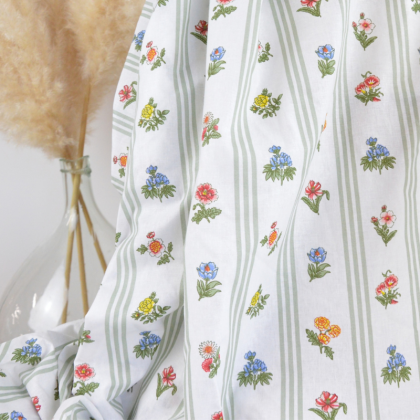 Tissu Borie en coton motif fleurs et rayures amande fond blanc - OEKO TEX