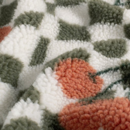 Tissu sherpa à carreaux verts et écrus motif cerises - OEKO TEX
