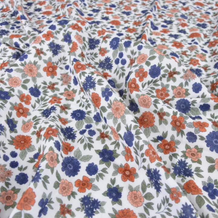 Double gaze marion motifs fleurs bleues fond blanc - exclusivité made in tissus