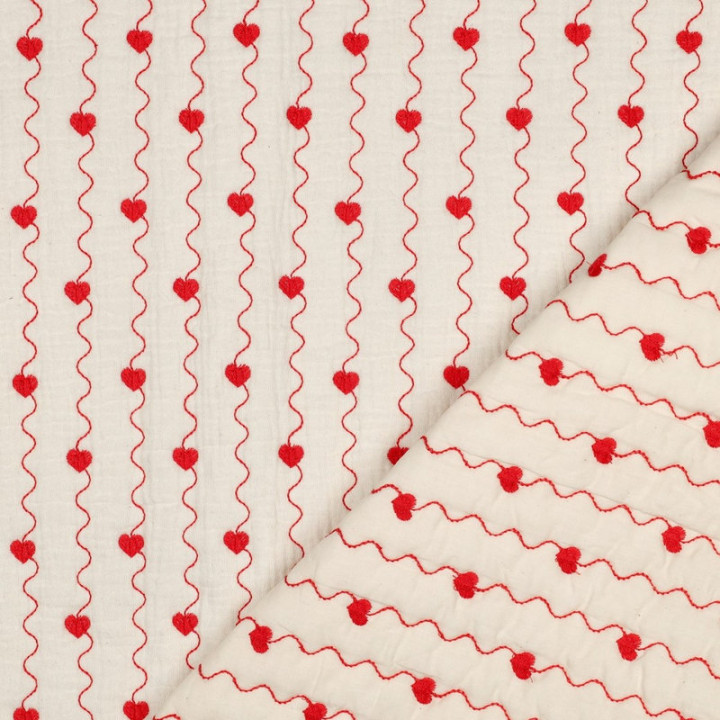 Tissu double gaze matelassé motif coeurs brodés rouges fond écru - OEKO TEX