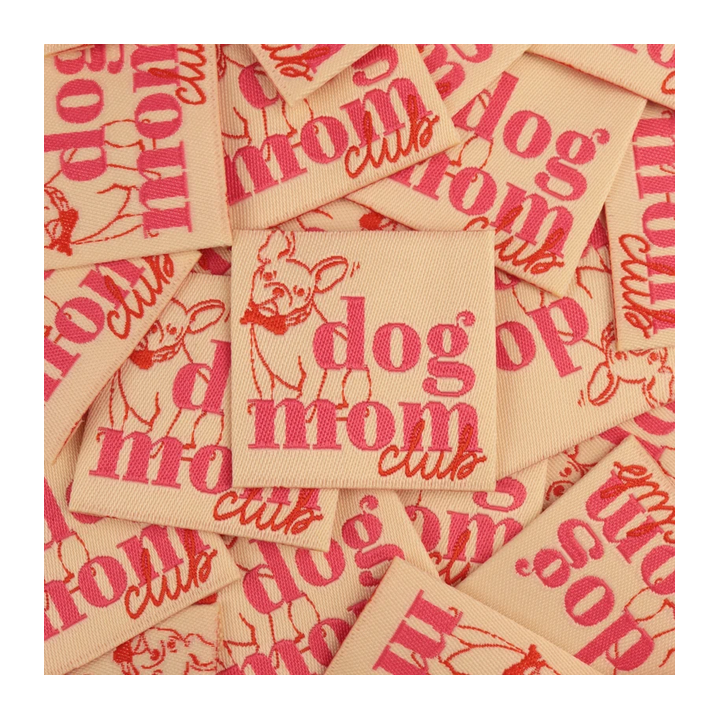 Étiquette tissée à coudre "Dog mom"