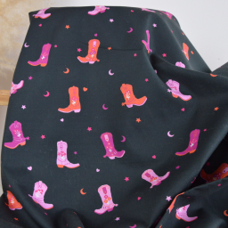 Popeline de coton Poppy – Bottes cowboy roses et orange fond noir