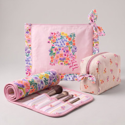 Panneau à coudre : trousse de toilette, pochette et pochette à maquillage fleuri