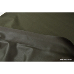 Tissu gabardine polyester viscose enduite étanche kaki.