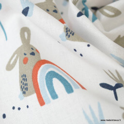 Tissu coton imprimé Lapins et arc en ciel bleu fond blanc. Oeko tex
