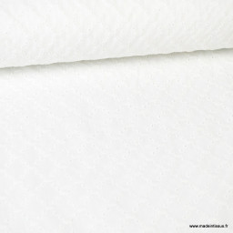 Tissu broderies anglaise coton blanc motifs Losanges